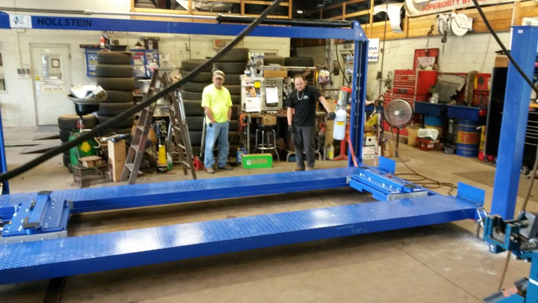 Hollstein 4Post 14000 with flat runways and 8000 lb jacks (6)