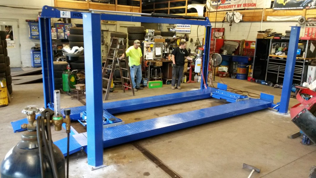 Hollstein 4Post 14000 with flat runways and 8000 lb jacks (7)